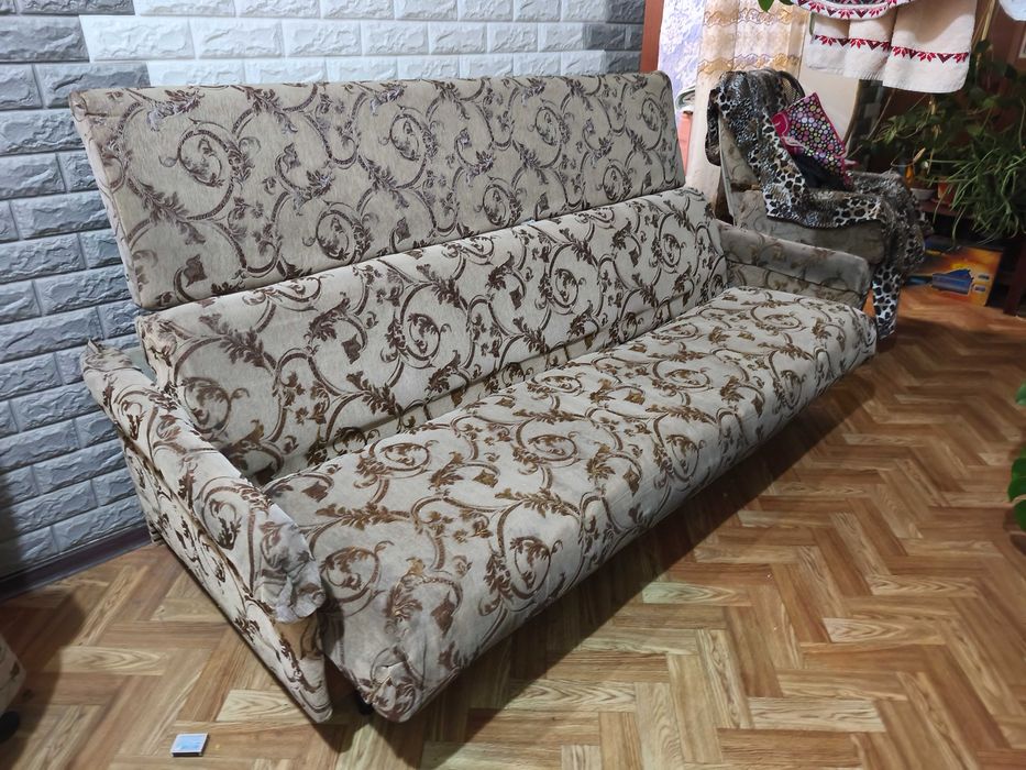 Отдам бесплатно диван и 2 кресла