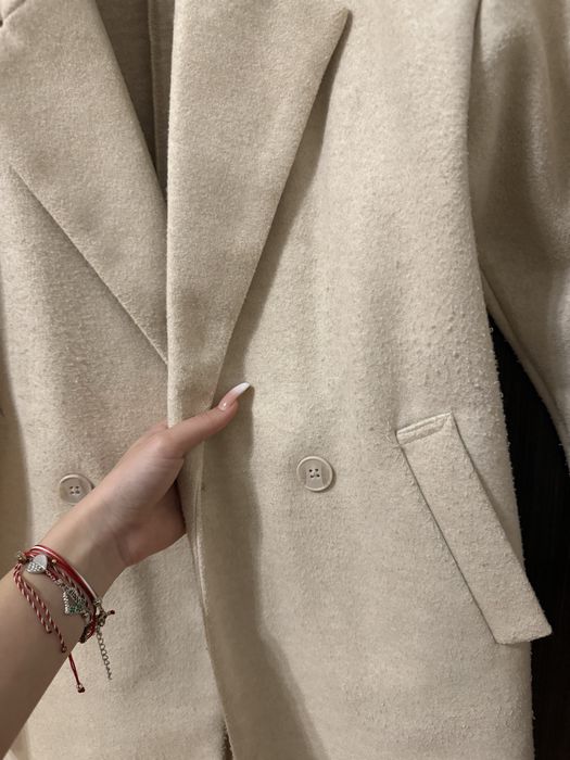 Пролетно бежово палто