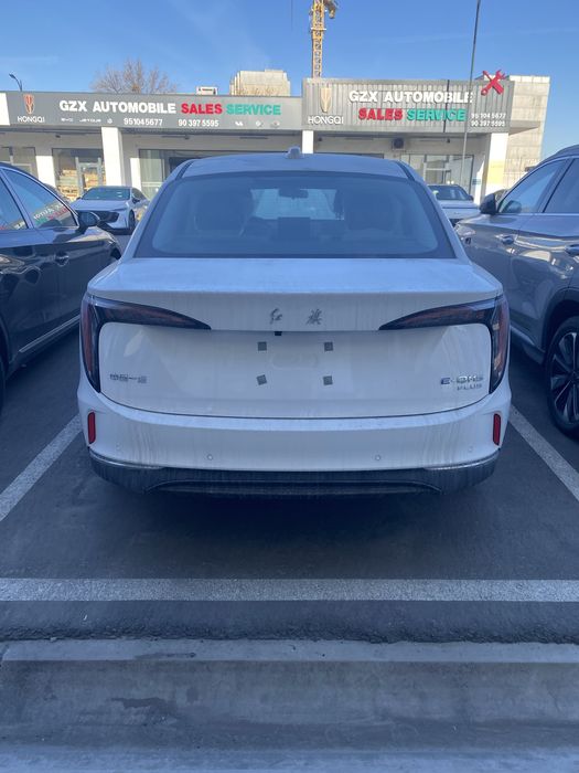 hongqi e-qm5 2025 restyling