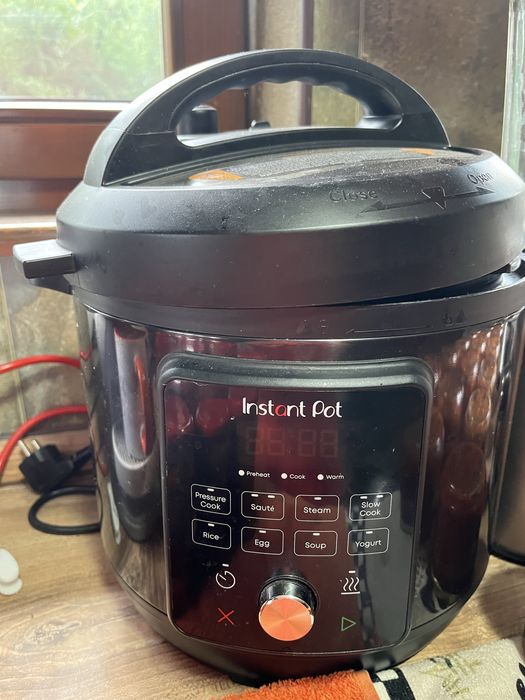 Продавам InstanPot 200€