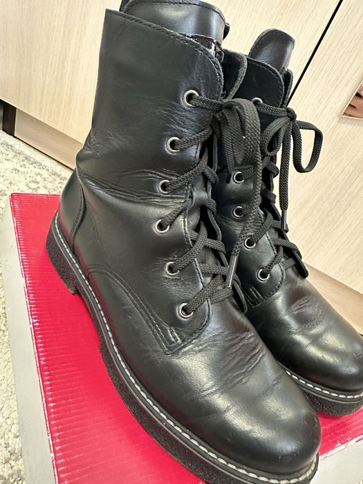 Продам демисезонные ботинки.
