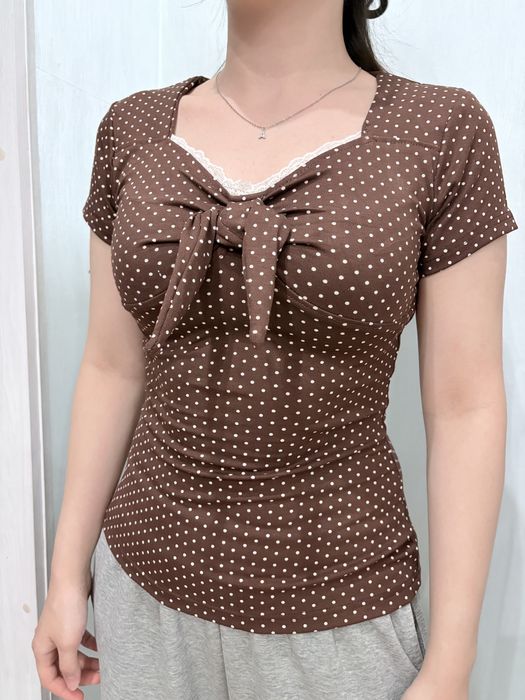 Коричневая футболка,рубашка в горошек,polka dot