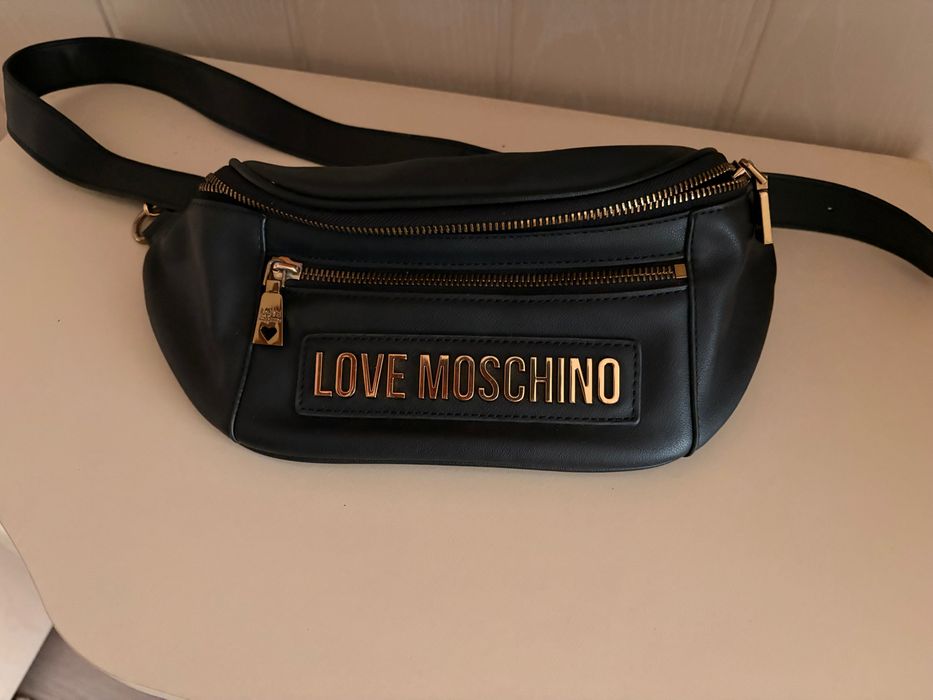 Оригинална чанта за кръст / презрамо Love Moschino (черна)