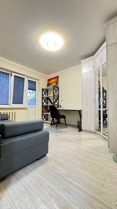 Продаётся 2х-комн квартира 2/3/4 кирпичный дом, 77 серия