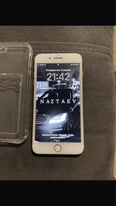 Продам iPhone 8+
