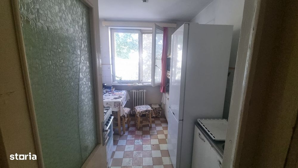 Apartament cu 3 camere, etaj 3, zona Liceul Lucian Blaga