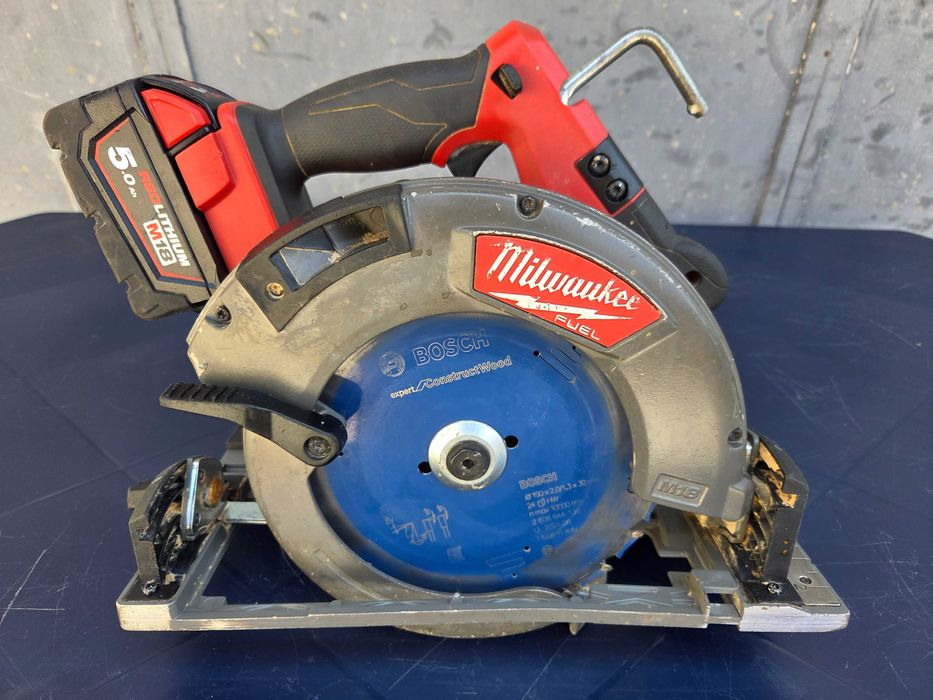 Ръчен Акумулаторен Циркуляр Milwaukee M18 FUEL (M18 FCSG66) + Батерия