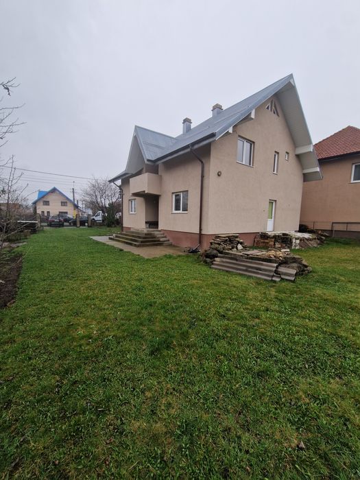 Vand casa cu teren 10 ari rândul 1 pe sens unic inainte de rar Scheia