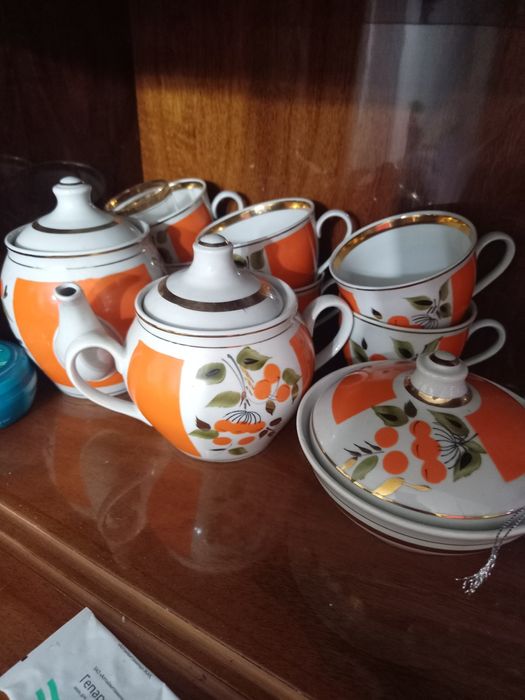 Продам советский сервиз( Полонский фарфоровый завод)СССР