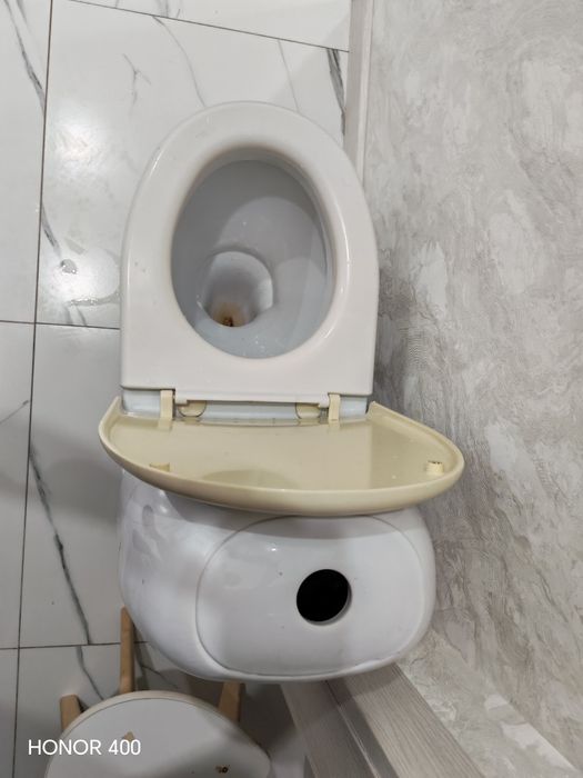 Продам унитаз б/ у в хорошем состоянии.