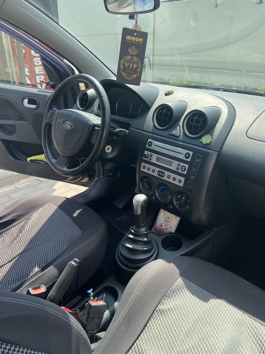 FORD Fiesta 2005 — imagine 2