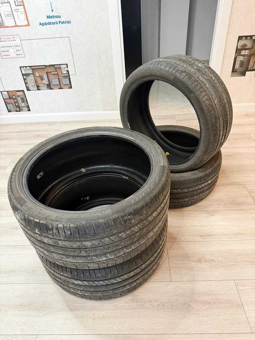 2 Anvelope spate BMW X5 / X6 vara Pirelli P Zero R22