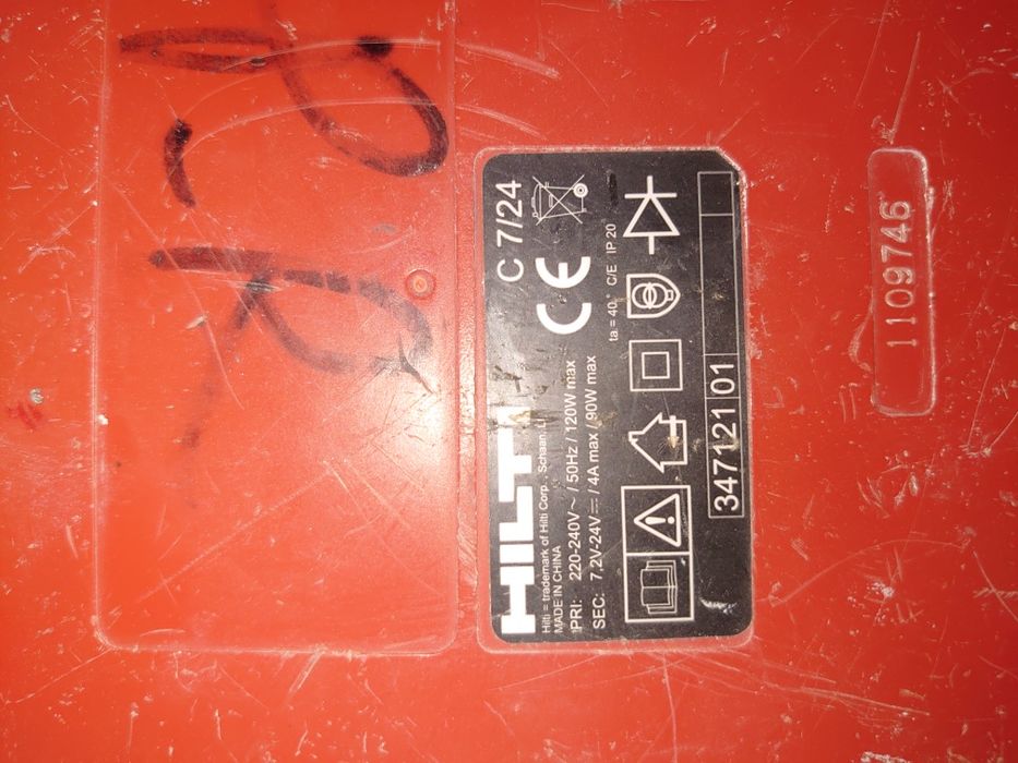 2 Mașini înșurubat, găurit HILTI