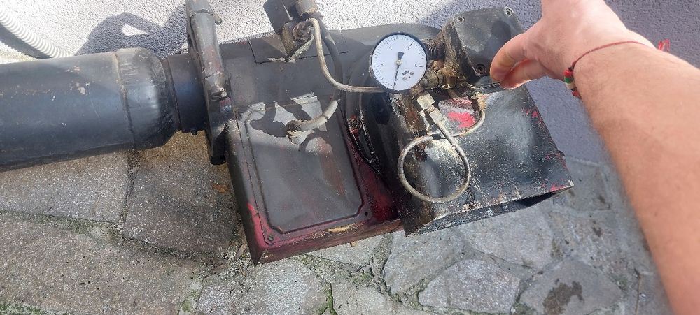 Продавам стара използвана нафтова горелка.