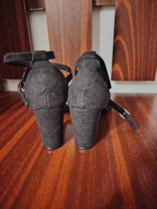 Sandale noi, mărimea 38