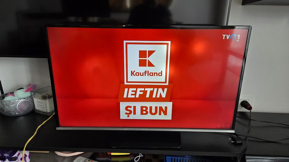 TV  SAMSUNG 80 cm 3 pete pe ecran functional 100%