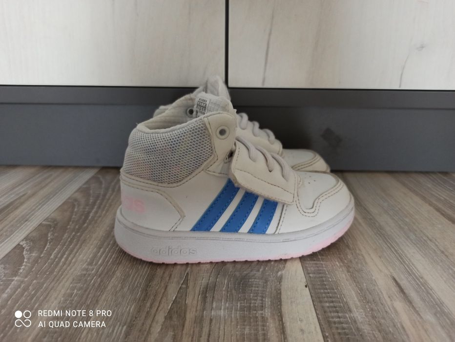 Маратонки Adidas  ном. 25