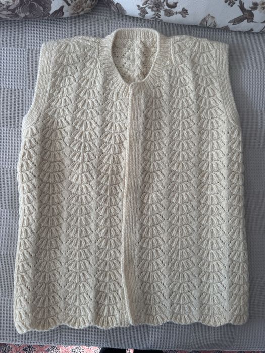 Вълнен плетен елек