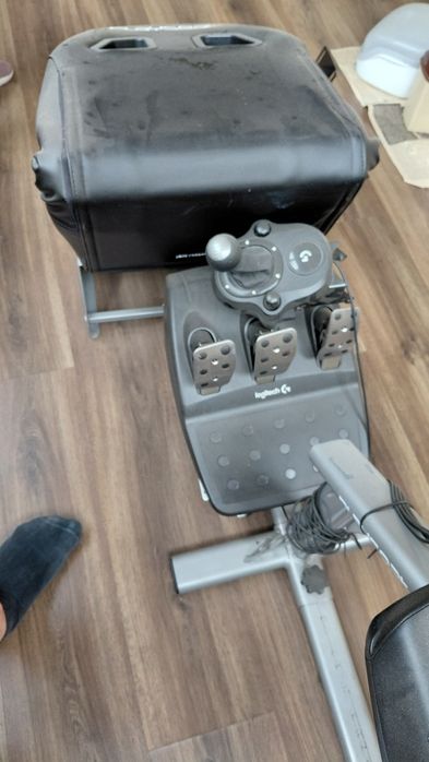 Волан logitech с педали и седалка playseat