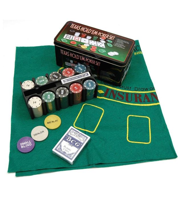 Стилен подаръчен комплект за мъже в картонена кутия.