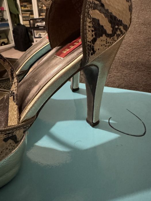 Vand Pantofi Dama Noi din Piele Naturala Marimea 38 Pret pentru ambele perechi!