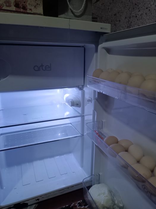 Mini xolodilnik artel