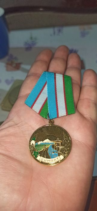 Продам медали настольные