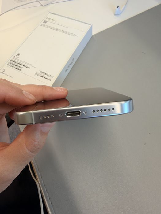 Продам iPhone 16 Pro Max 512 GB White Titanium