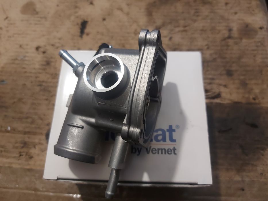 НОВ Термостат Мерцедес Ц , ЦЛК / Mercedes C270 w203 , CLK270 W209