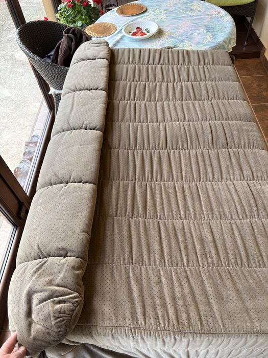 Canapea confortabila (3 locuri)