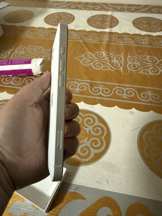 Продам Iphone 16e