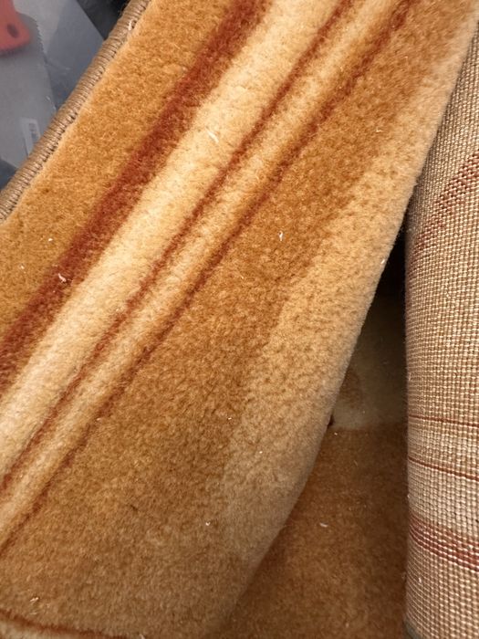 Vand foarte ieftin covor foarte calitativ 1.80/2, gros  99 lei