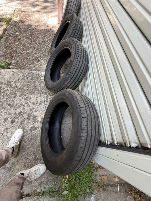 Продавам 4 летни гуми Michelin Primacy 4 215/60/17