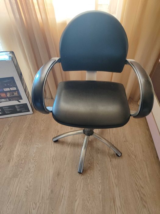 Професионален фризьорски стол – италиански, хидравличен