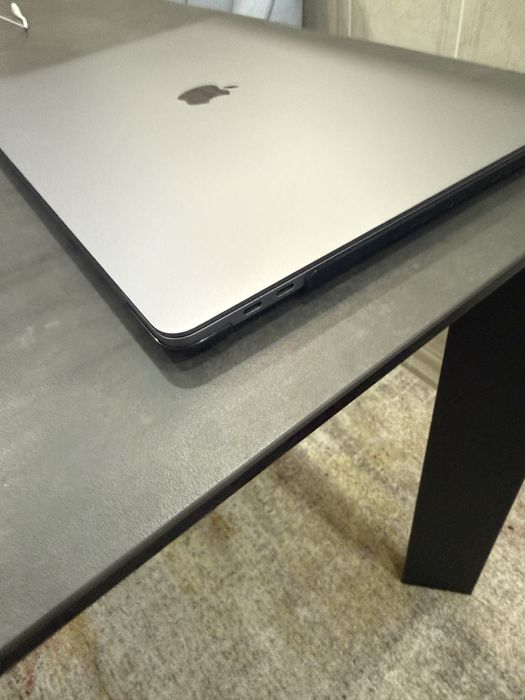 MacBook Pro 16” 2019 • Core i9 • 16 GB • SSD 1 TB