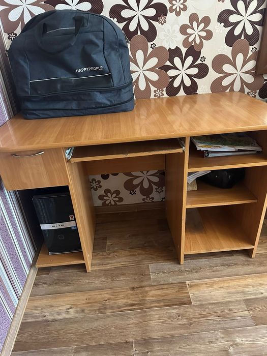 Продам письменный стол