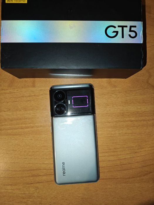 Продам смарт Realme gt5 12/256