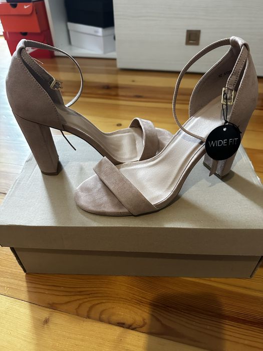 Нови сандали на ток