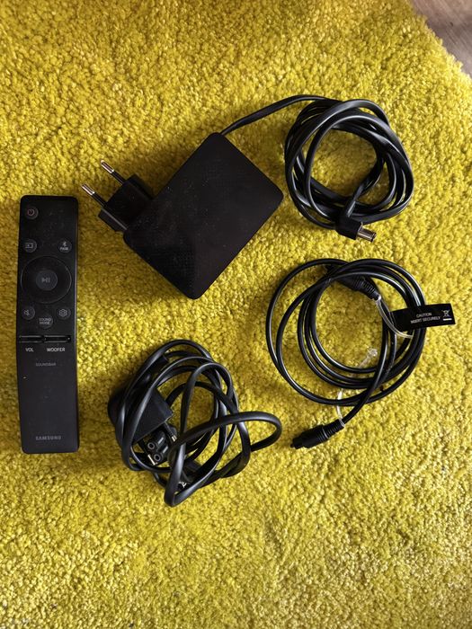 Samsung HW‑R450 2.1 Soundbar + Subwoofer Wireless – 200W – Foarte bun