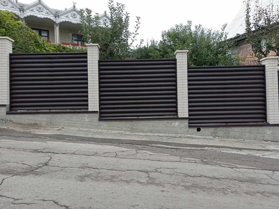 Garduri si porti stil jaluzea, sipca metalica, tabla cutata