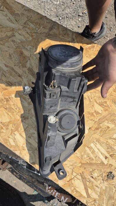 Оригинален Десен  Фар VALEO за Пасат Б6 2005- 2010г