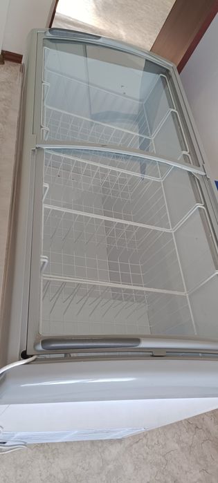 Морозильник стеклянный магазинный