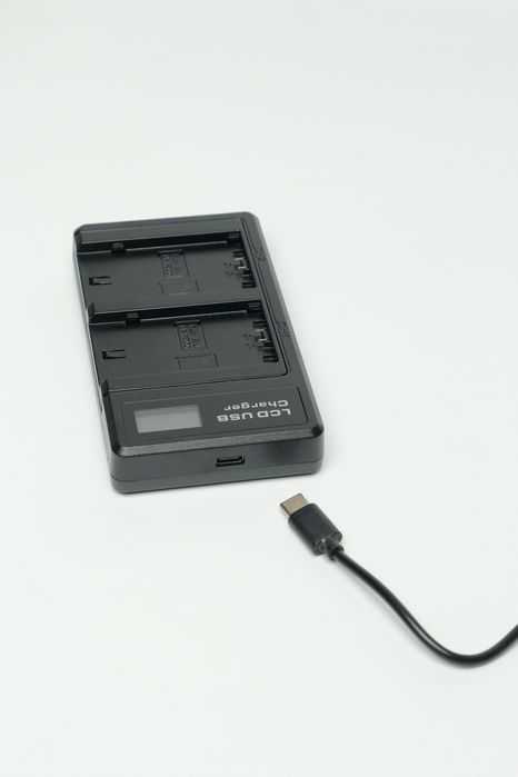 Sony NP-FZ100 Две батарейки + Двойная зарядка  (LCD USB Charger)