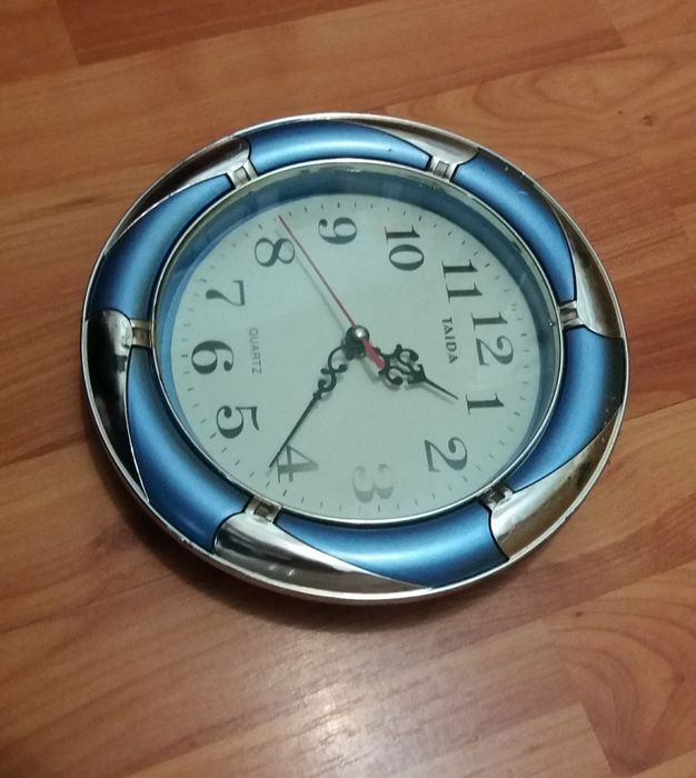 Ceas de perete analogic