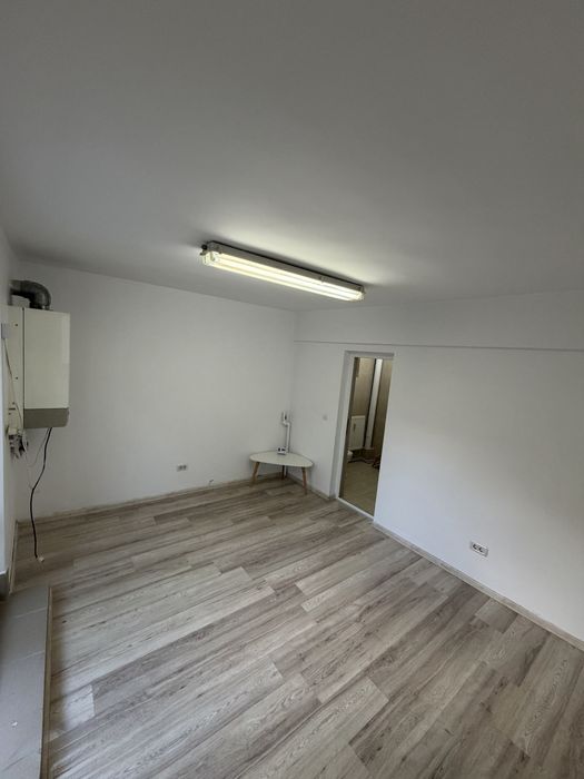 Spatiu birou de inchriat + toaleta