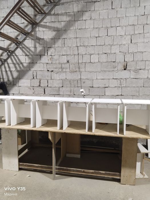 Табуретка ест кампютерныи столы