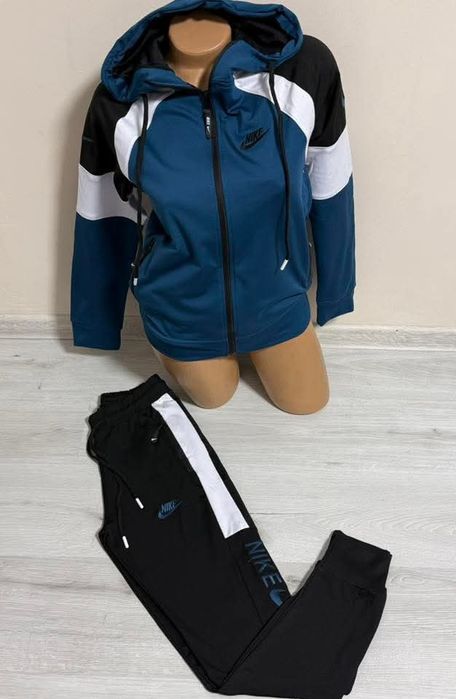 Продавам дамски дрехи