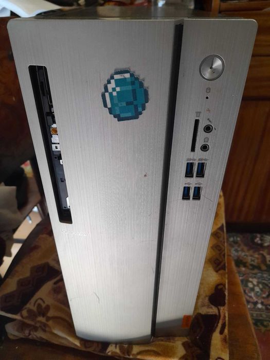 Продавам компютър