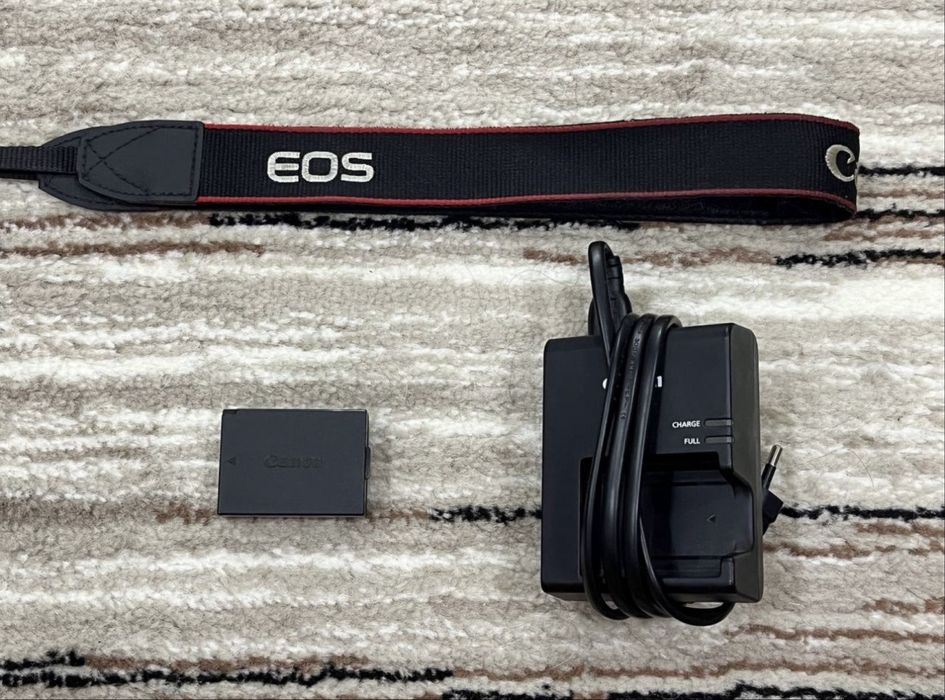 Продаётся фотооппарат Canon Eos 2000d