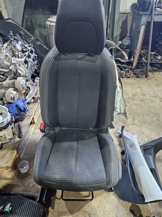 Предна лява седалка за Peugeot 308 2023г със забележка